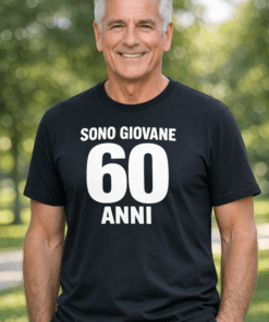 Maglietta divertente SONO GIOVANE 60 ANNI