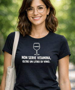 Maglietta divertente “Non serve vitamina, oltre un litro di vino”