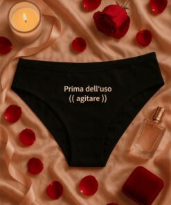 Intimo donna divertente prima dell'uso agitare
