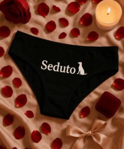Intimo donna divertente Seduto