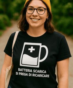 Maglietta divertente batteria scarica si prega di ricaricare