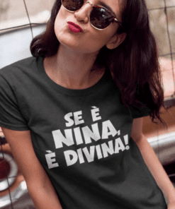 Maglietta divertente è divina con nome a scelta