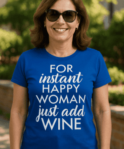 Maglietta divertente happy woman just add wine