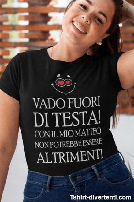 Maglietta divertente innamorata pazza con nome a scelta