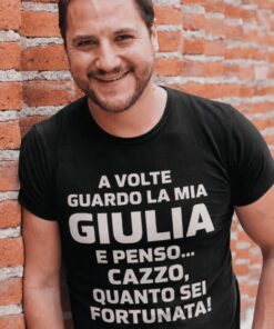 Maglietta divertente moglie fortunata con nome a scelta