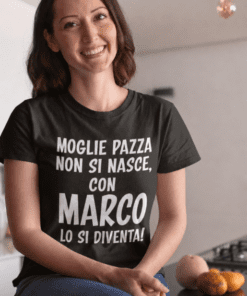 Maglietta divertente moglie pazza con nome a scelta