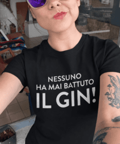 Maglietta divertente nessuno batte alcol a scelta