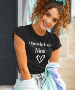 Maglietta divertente ognuno con nome a scelta