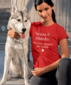 Maglietta divertente scusa il ritardo cane per strada