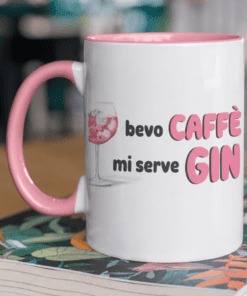 Tazza divertente bevo caffè mi serve gin