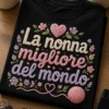 T-shirt con scritta knitted-style La nonna migliore del mondo, con gomitolo di lana e piccoli fiori in colori pastello